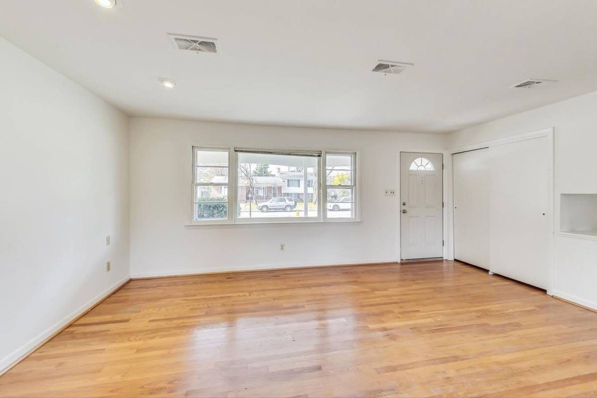 House for rent at 1208 Pinewood Dr, Frederick, MD 21701