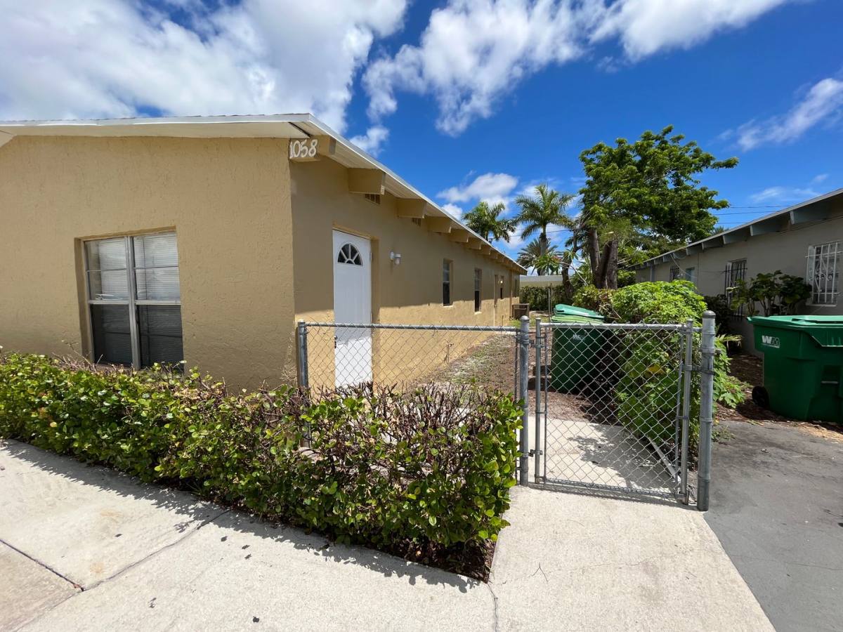 Apartment for rent at 1058-1060 W 7th St, West Palm Beach, FL 33404