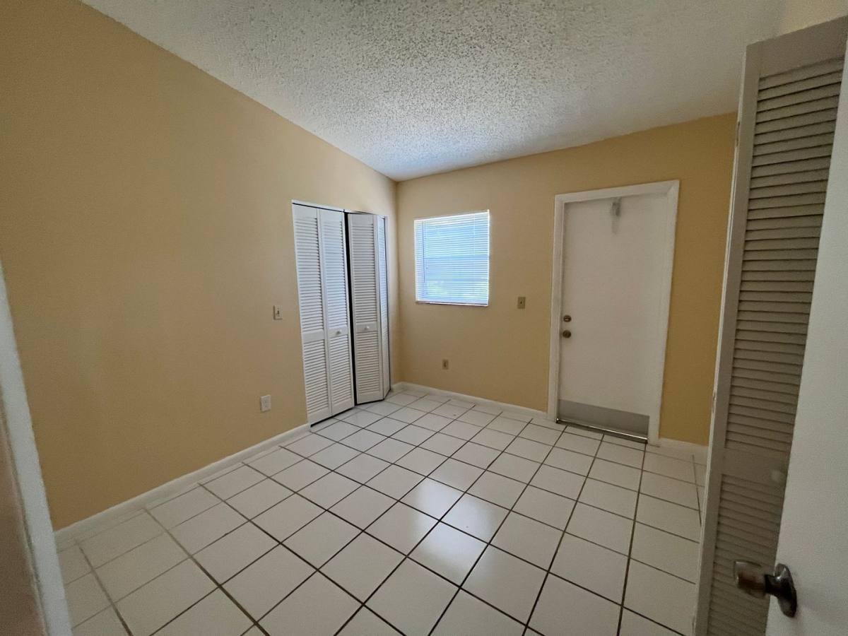 Apartment for rent at 1058-1060 W 7th St, West Palm Beach, FL 33404