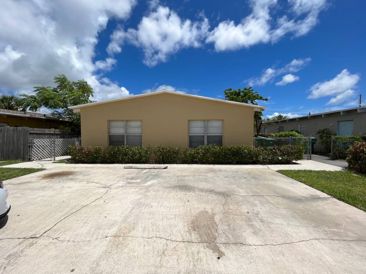 Apartment for rent at 1058-1060 W 7th St, West Palm Beach, FL 33404