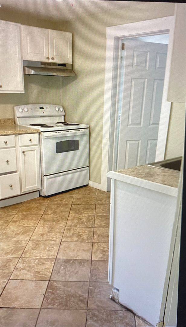 Apartment for rent at 1306 17th St W, Bradenton, FL 34205
