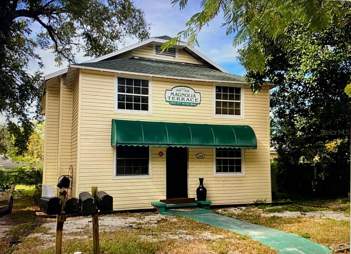 Apartment for rent at 1306 17th St W, Bradenton, FL 34205