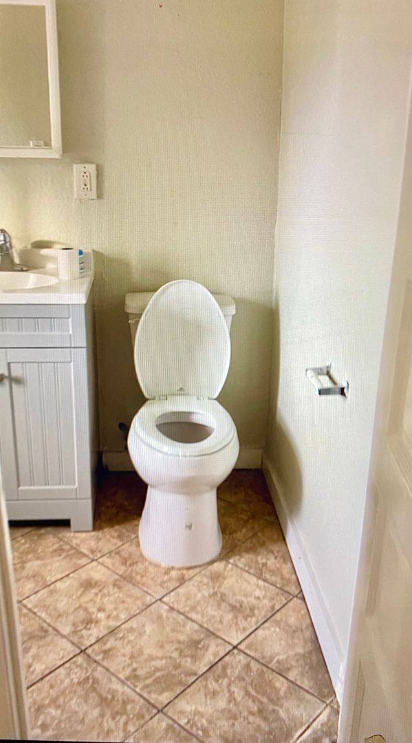 Apartment for rent at 1306 17th St W, Bradenton, FL 34205