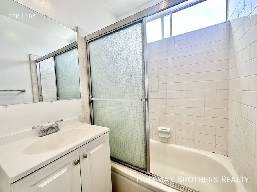 Apartment for rent at 14024 Oxnard St #20, Van Nuys, CA 91401