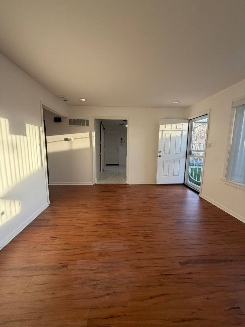 Apartment for rent at 460 Hoxie Ave, Calumet City, IL 60409