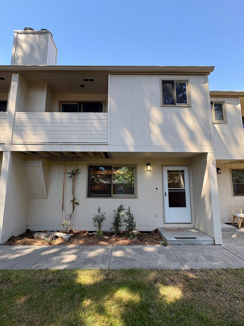 Townhouse for rent at 1050 NE Butler Market Rd, Bend, OR 97701
