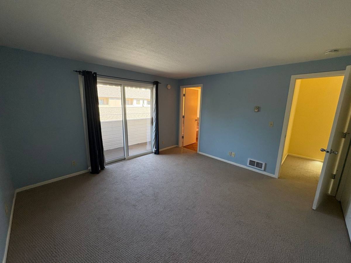 Townhouse for rent at 1050 NE Butler Market Rd, Bend, OR 97701