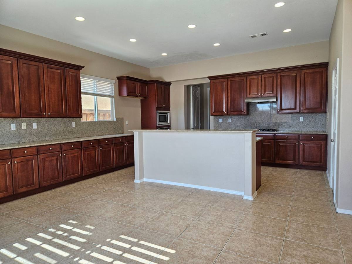 House for rent at 8975 Guadalupe Ave, Hesperia, CA 92344