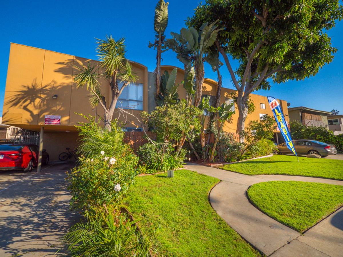 Apartment for rent at 2010 Garth Ave, Los Angeles, CA 90034
