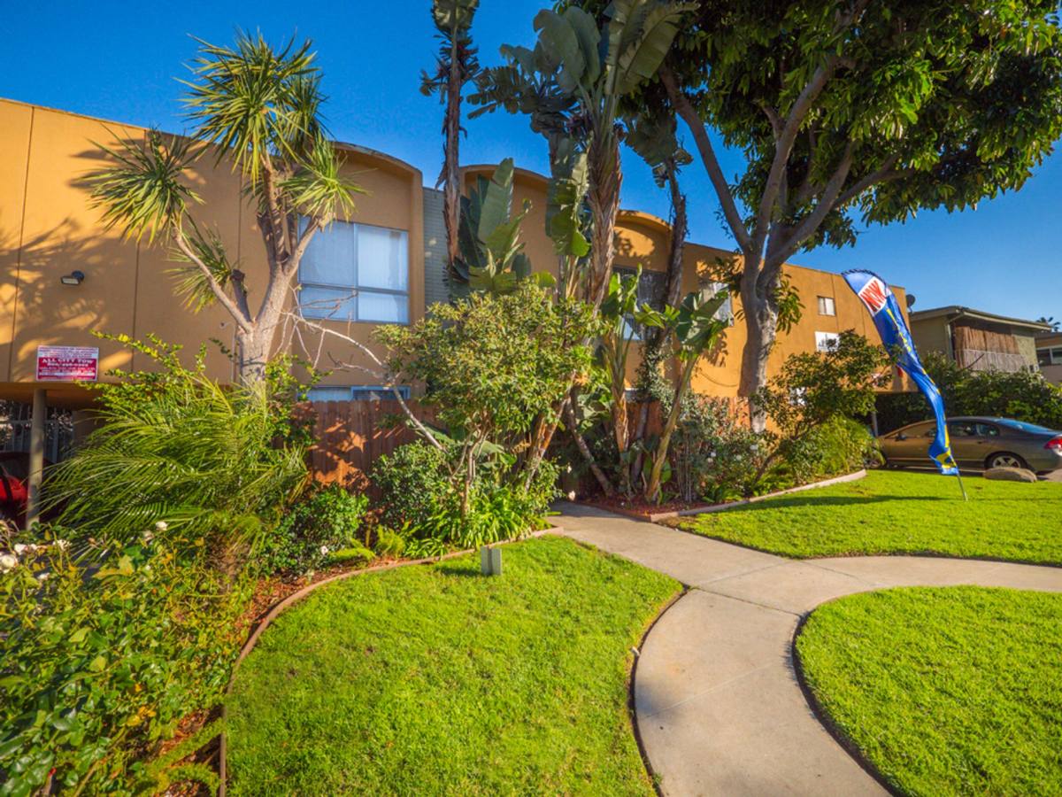 Apartment for rent at 2010 Garth Ave, Los Angeles, CA 90034