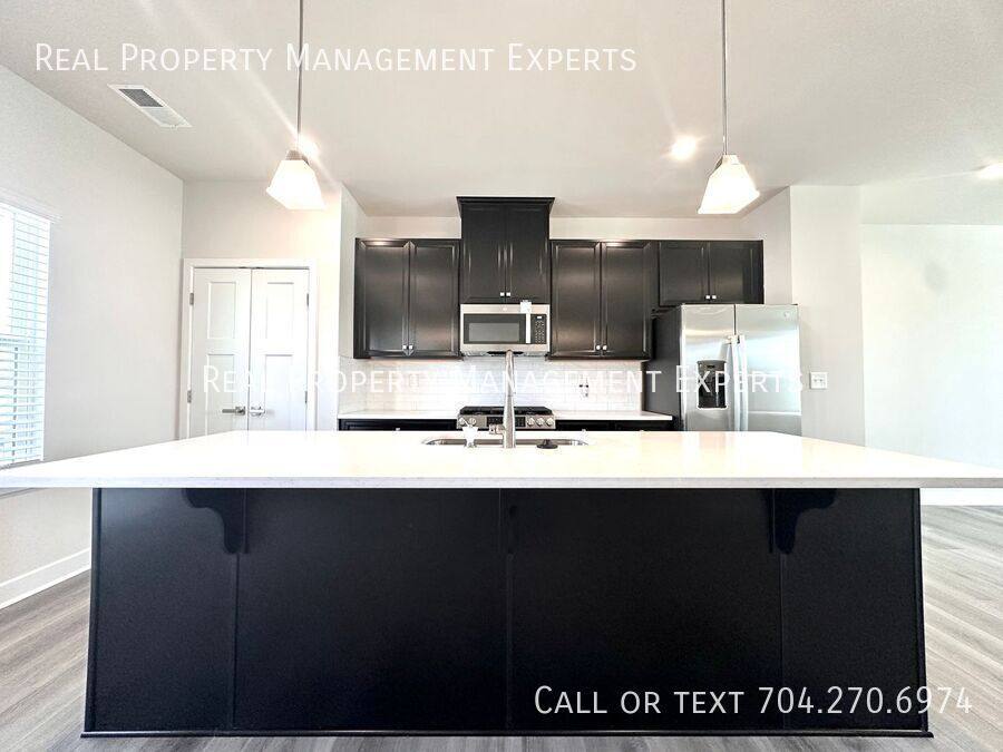 Townhouse for rent at 1410 Newell Towns Lane, Charlotte, NC 28262