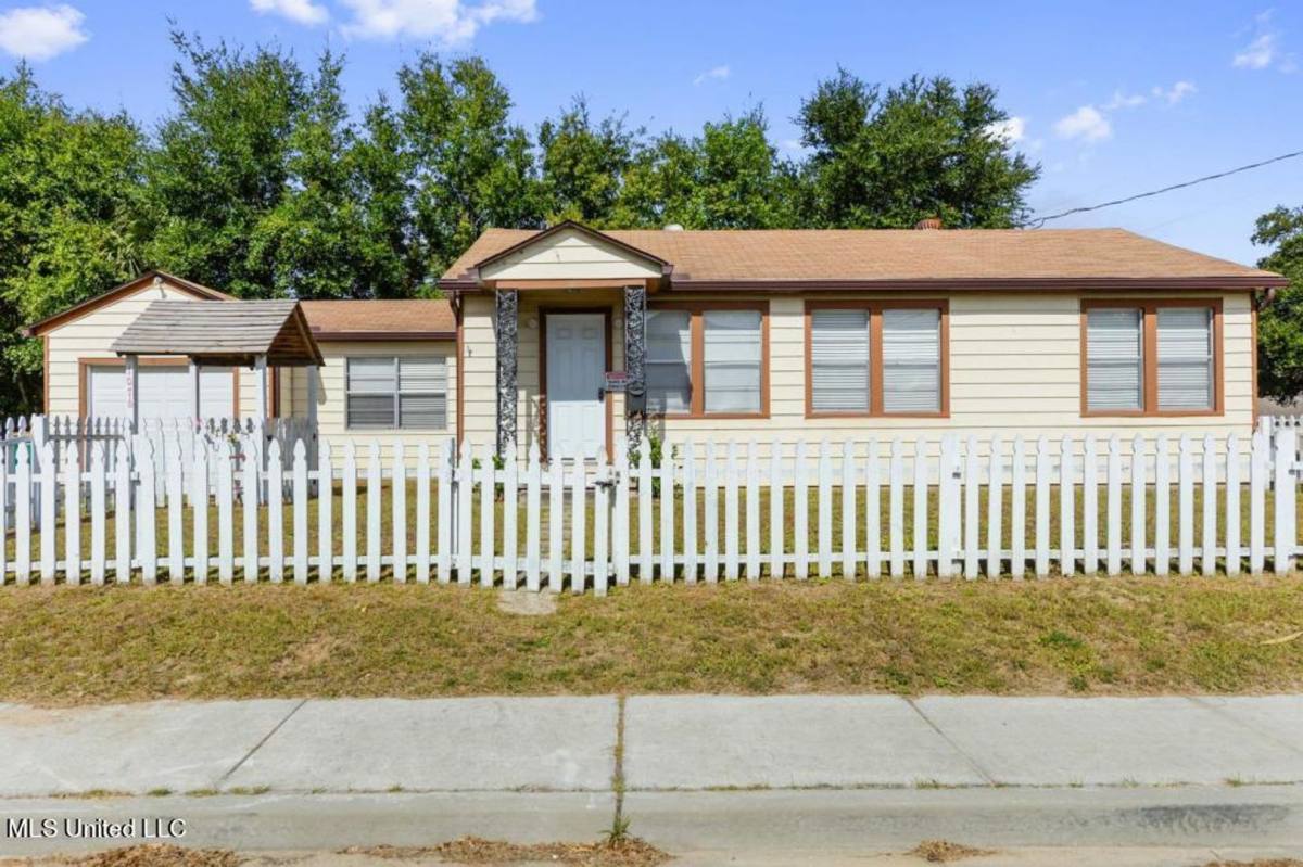 House for rent at 1076 Cherokee St, Biloxi, MS 39530