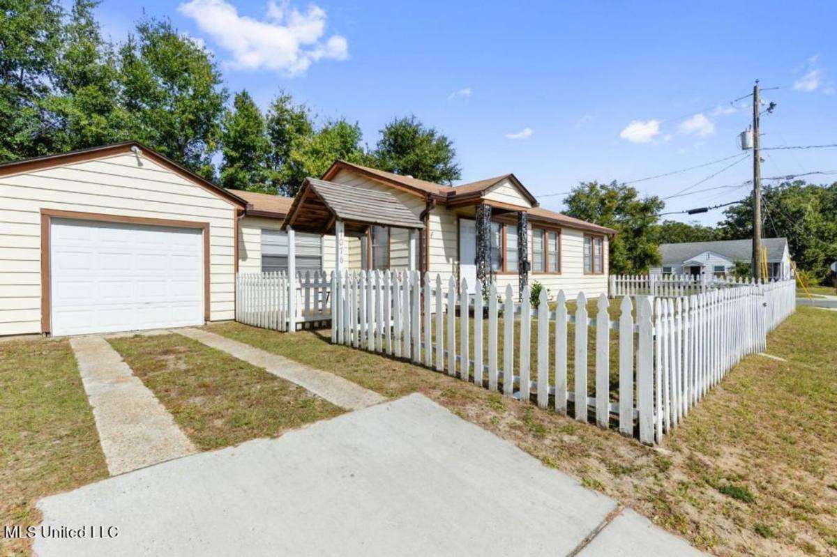 House for rent at 1076 Cherokee St, Biloxi, MS 39530