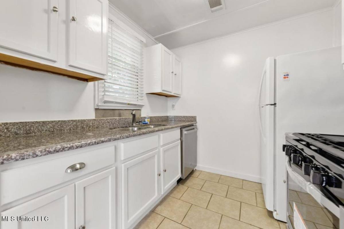 House for rent at 1076 Cherokee St, Biloxi, MS 39530