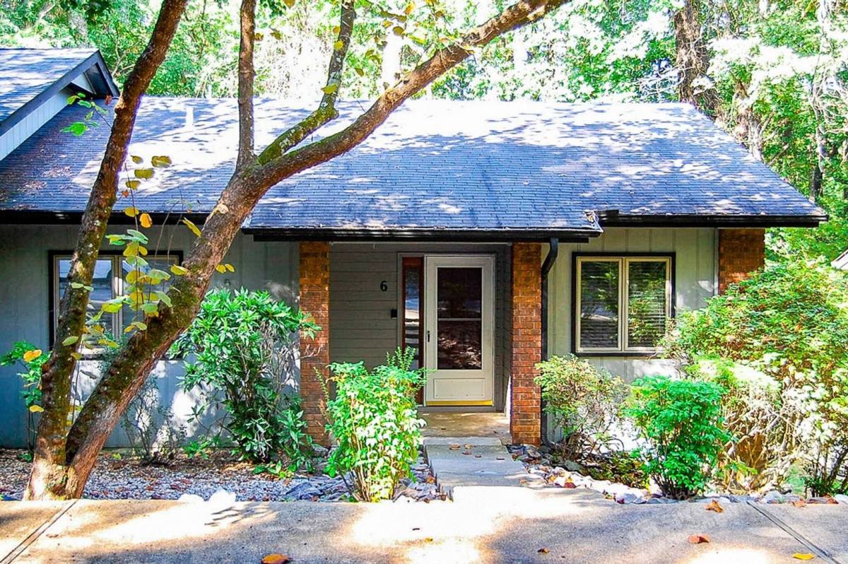 Townhouse for rent at 6 Palo Mastil Lane, Hot Springs Village, AR 71909