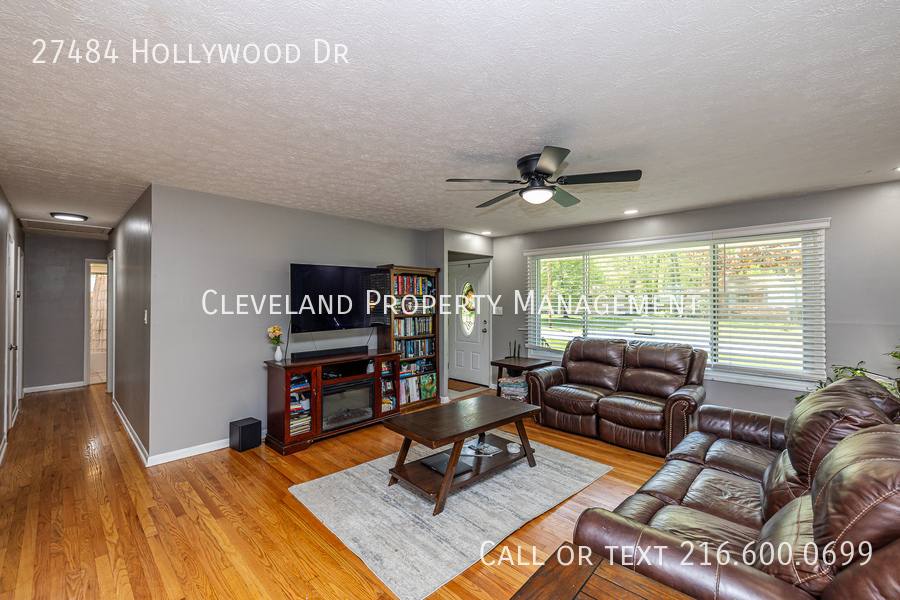 House for rent at 27484 Hollywood Dr, Westlake, OH 44145