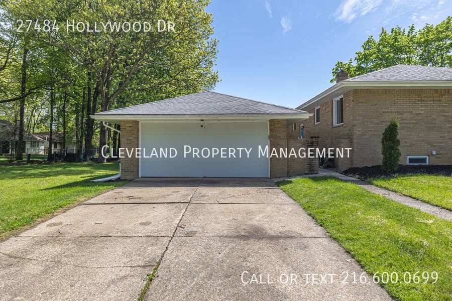 House for rent at 27484 Hollywood Dr, Westlake, OH 44145