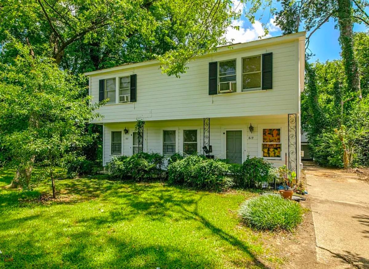 Apartment for rent at 819 Blvd St, Shreveport, LA 71104