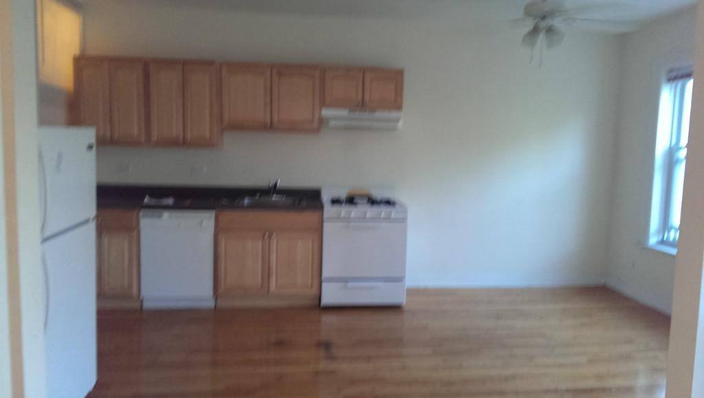 Apartment for rent at 2000 W Foster Ave #3, Chicago, IL 60625