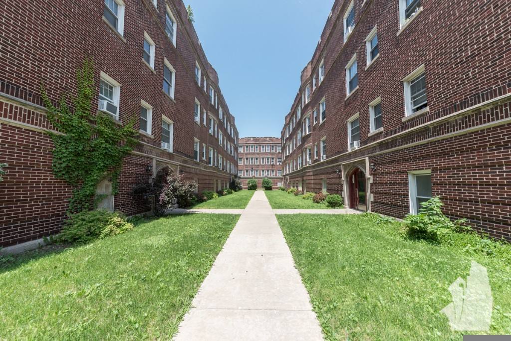 Apartment for rent at 2000 W Foster Ave #3, Chicago, IL 60625