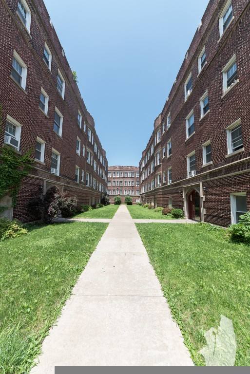 Apartment for rent at 2000 W Foster Ave #3, Chicago, IL 60625
