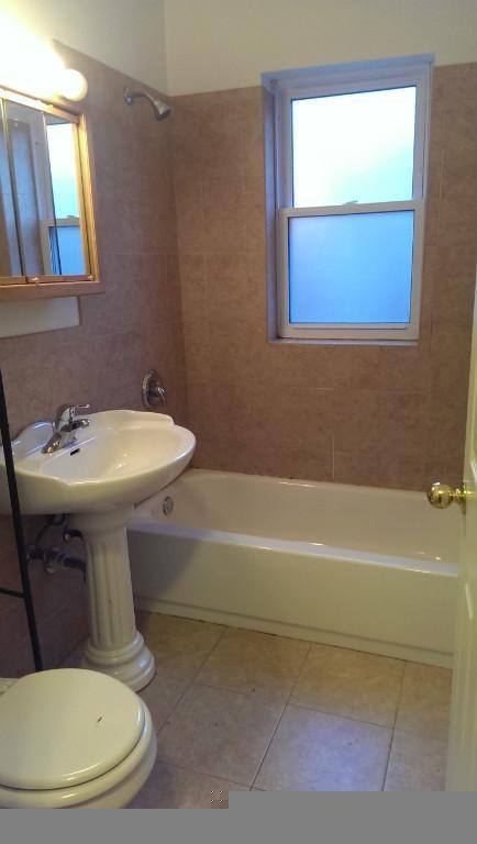 Apartment for rent at 2000 W Foster Ave #3, Chicago, IL 60625
