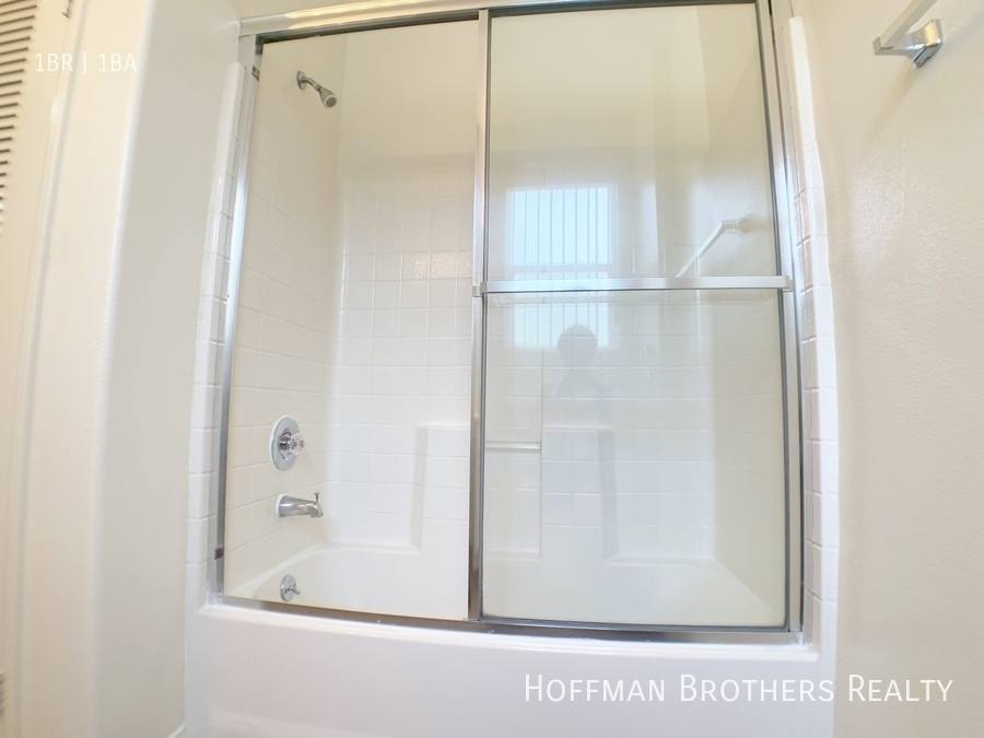 Apartment for rent at 7393 Manchester Ave #213, Los Angeles, CA 90045
