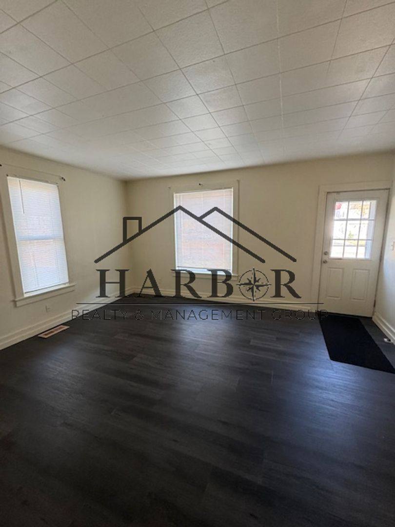 Apartment for rent at 1111 4th St NW #1, Austin, MN 55912