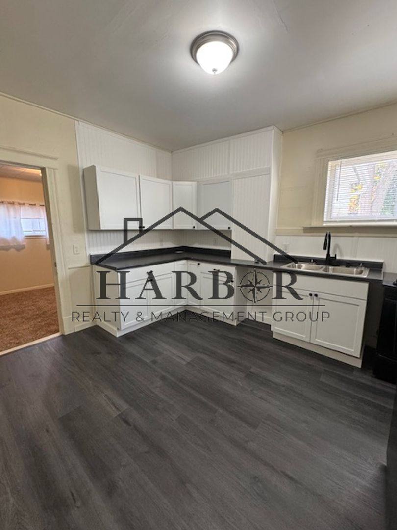 Apartment for rent at 1111 4th St NW #1, Austin, MN 55912
