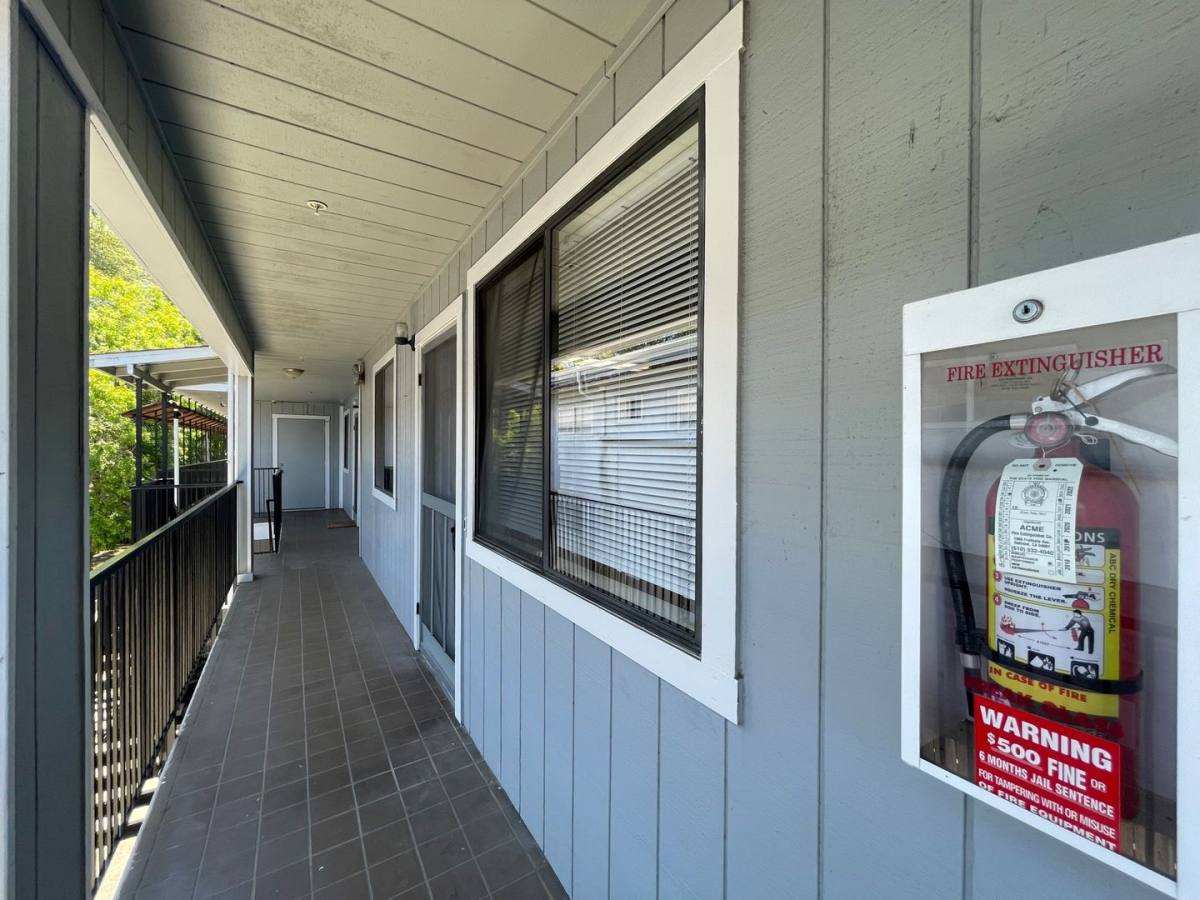 Apartment for rent at 3802 39th Ave, Oakland, CA 94619