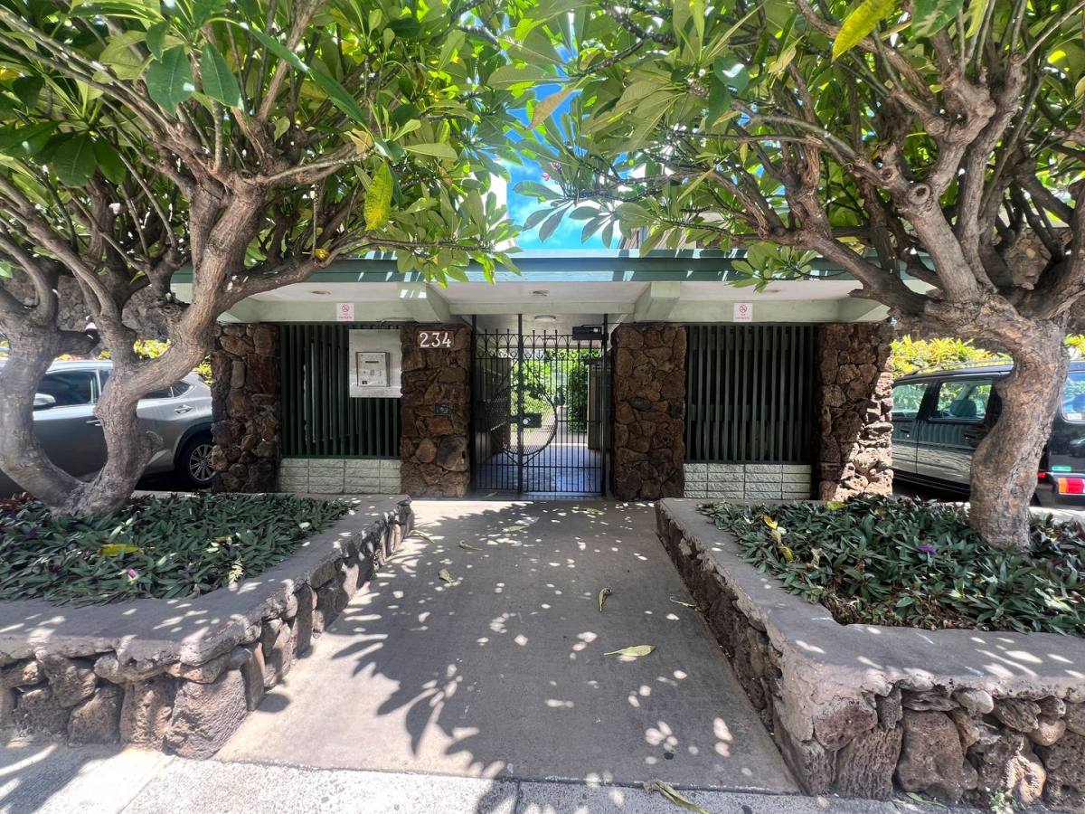 Apartment for rent at 234 Ohua Ave, Honolulu, HI 96815