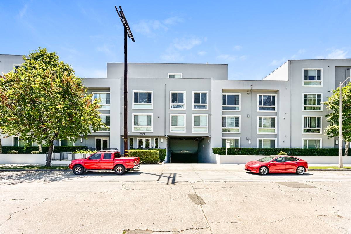 Condo for rent at 10878 Bloomfield St #407, North Hollywood, CA 91602