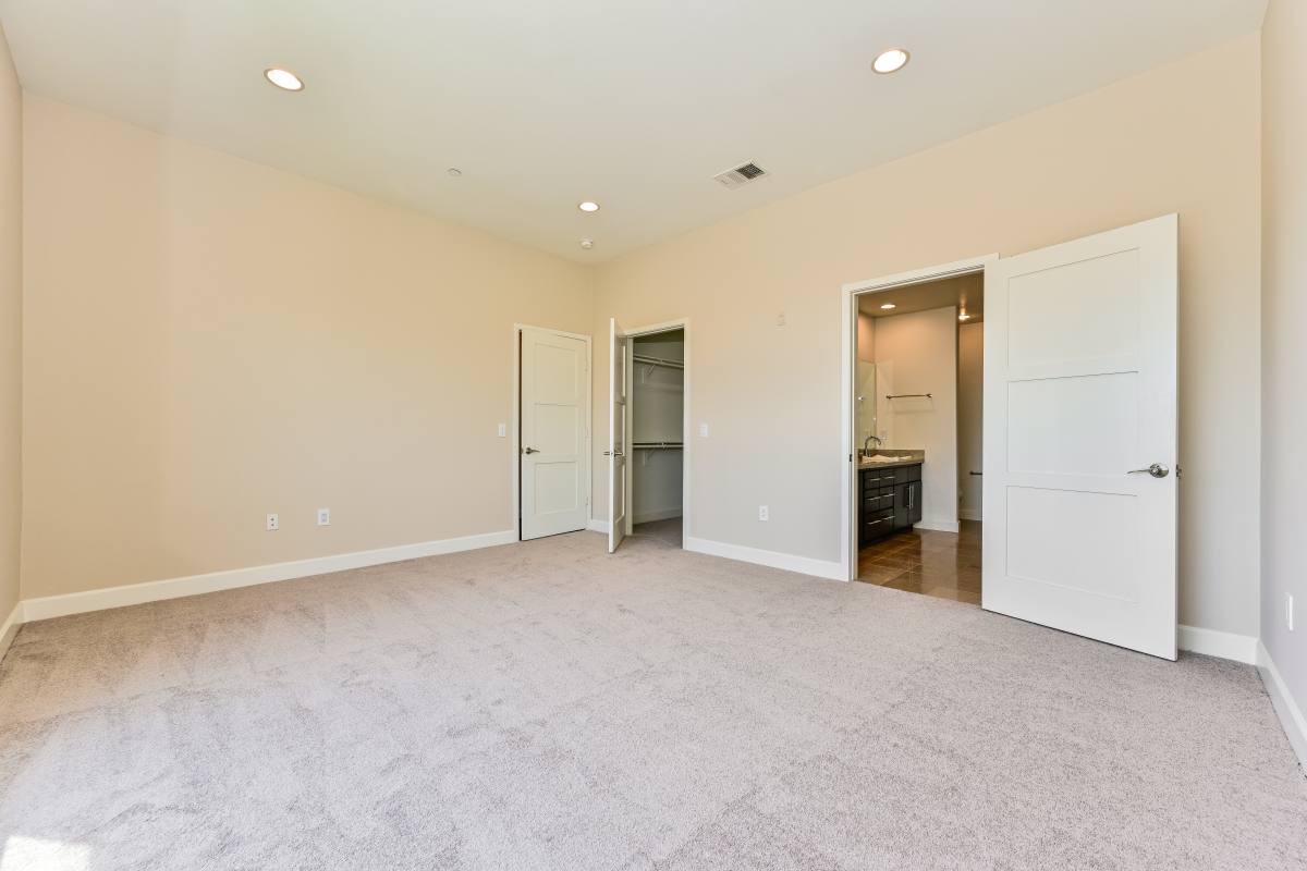 Condo for rent at 10878 Bloomfield St #407, North Hollywood, CA 91602