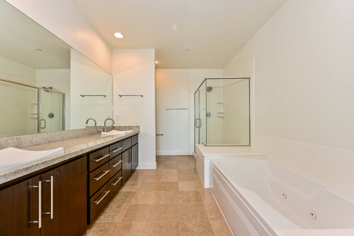 Condo for rent at 10878 Bloomfield St #407, North Hollywood, CA 91602