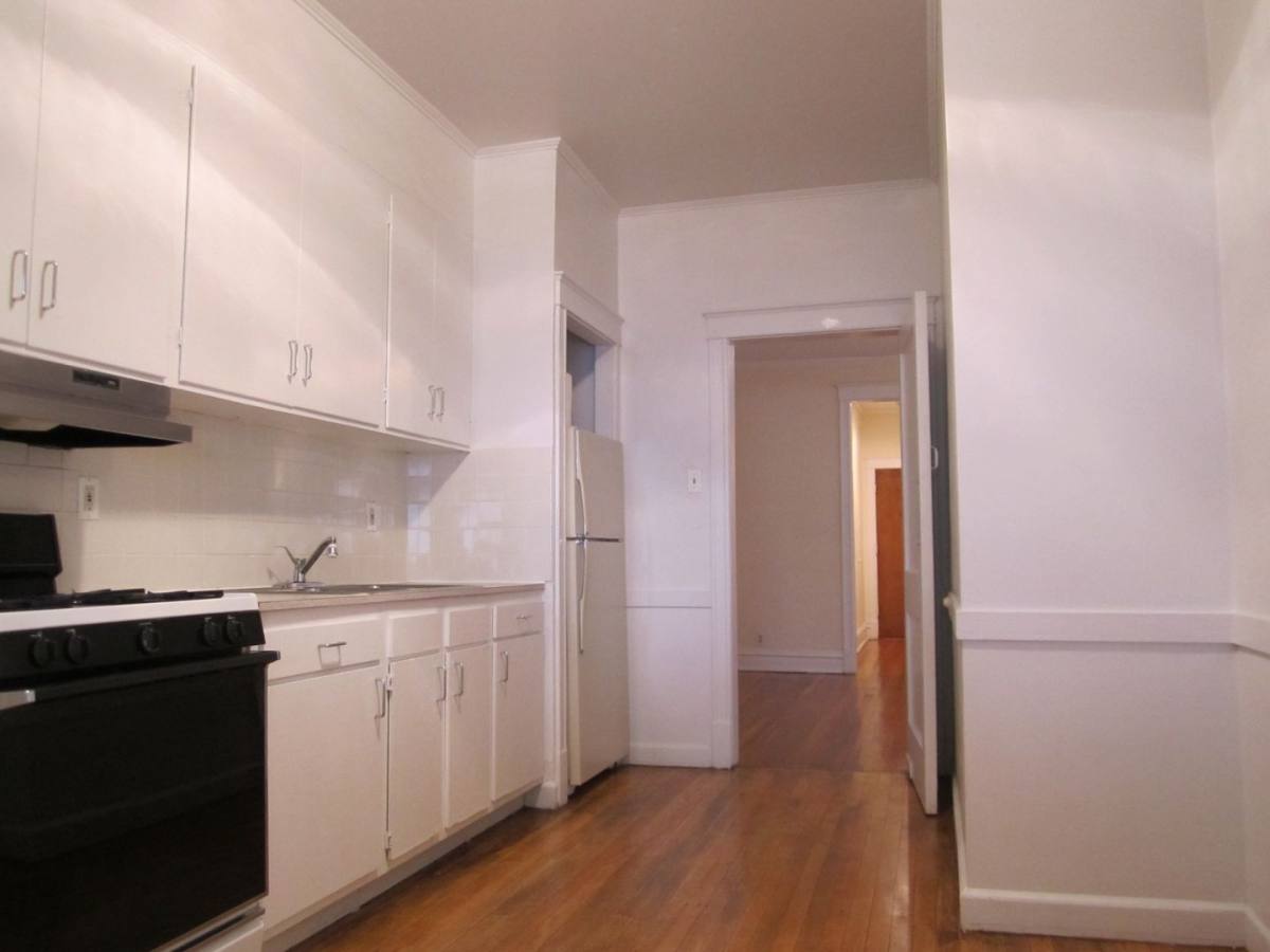 Apartment for rent at 5440 N Winthrop Ave, Chicago, IL 60640