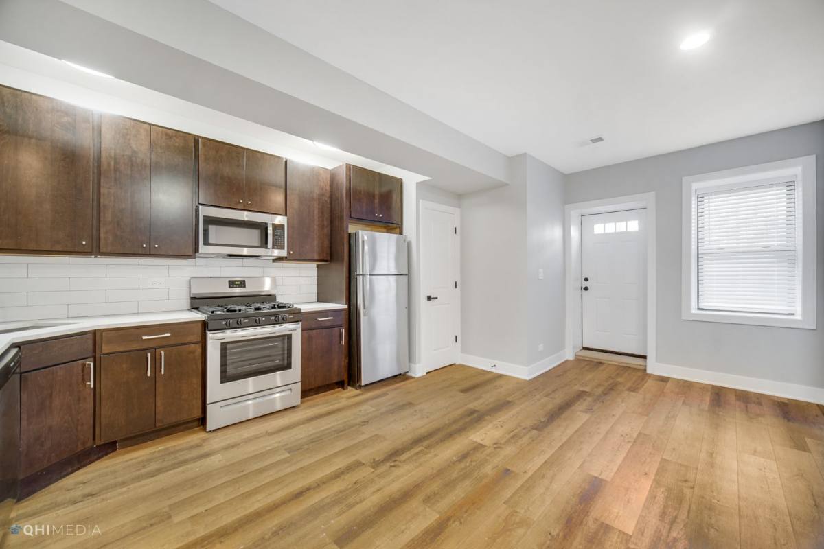 Apartment for rent at 2735 W Polk St, Chicago, IL 60612