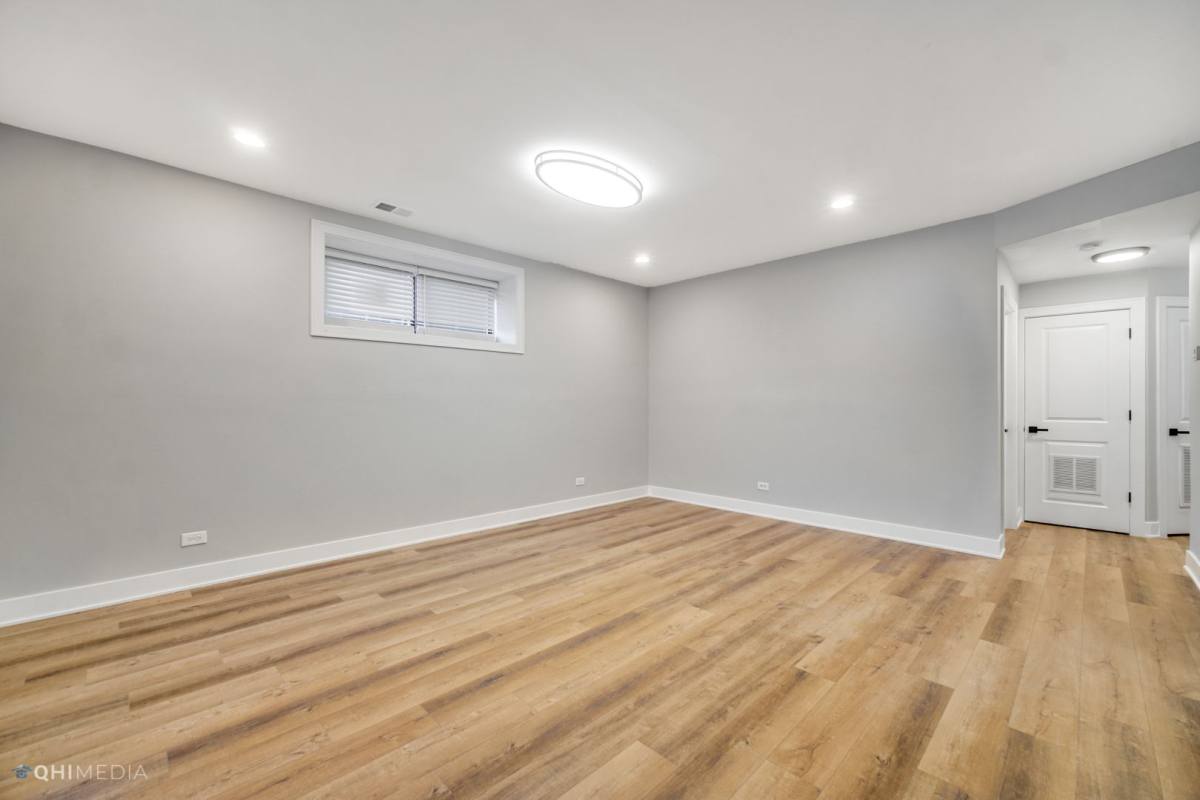 Apartment for rent at 2735 W Polk St, Chicago, IL 60612