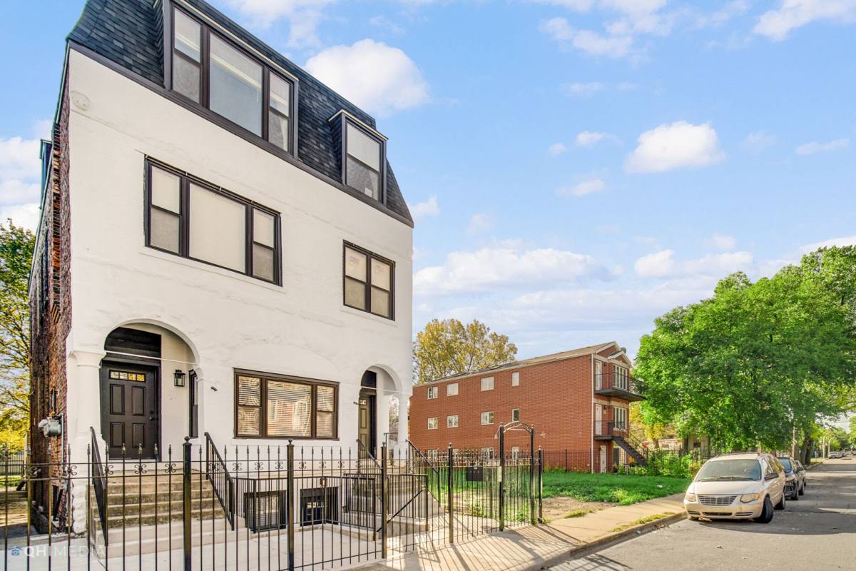 Apartment for rent at 2735 W Polk St, Chicago, IL 60612