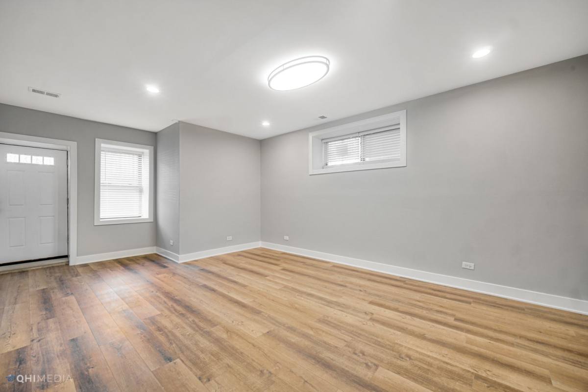Apartment for rent at 2735 W Polk St, Chicago, IL 60612
