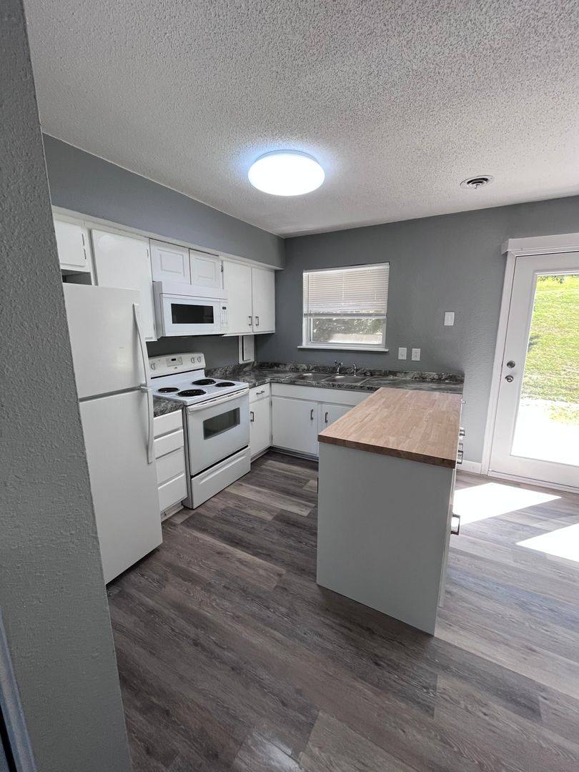 Apartment for rent at 1318 Truman Ave, Rolla, MO 65401