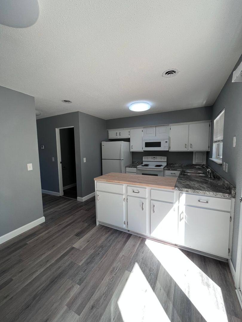 Apartment for rent at 1318 Truman Ave, Rolla, MO 65401