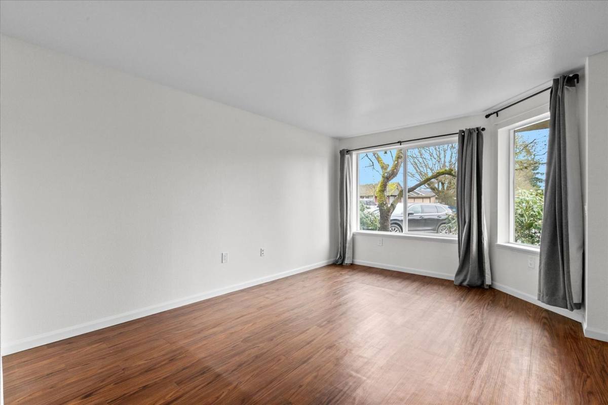 Townhouse for rent at 651 N St, Monroe, WA 98272