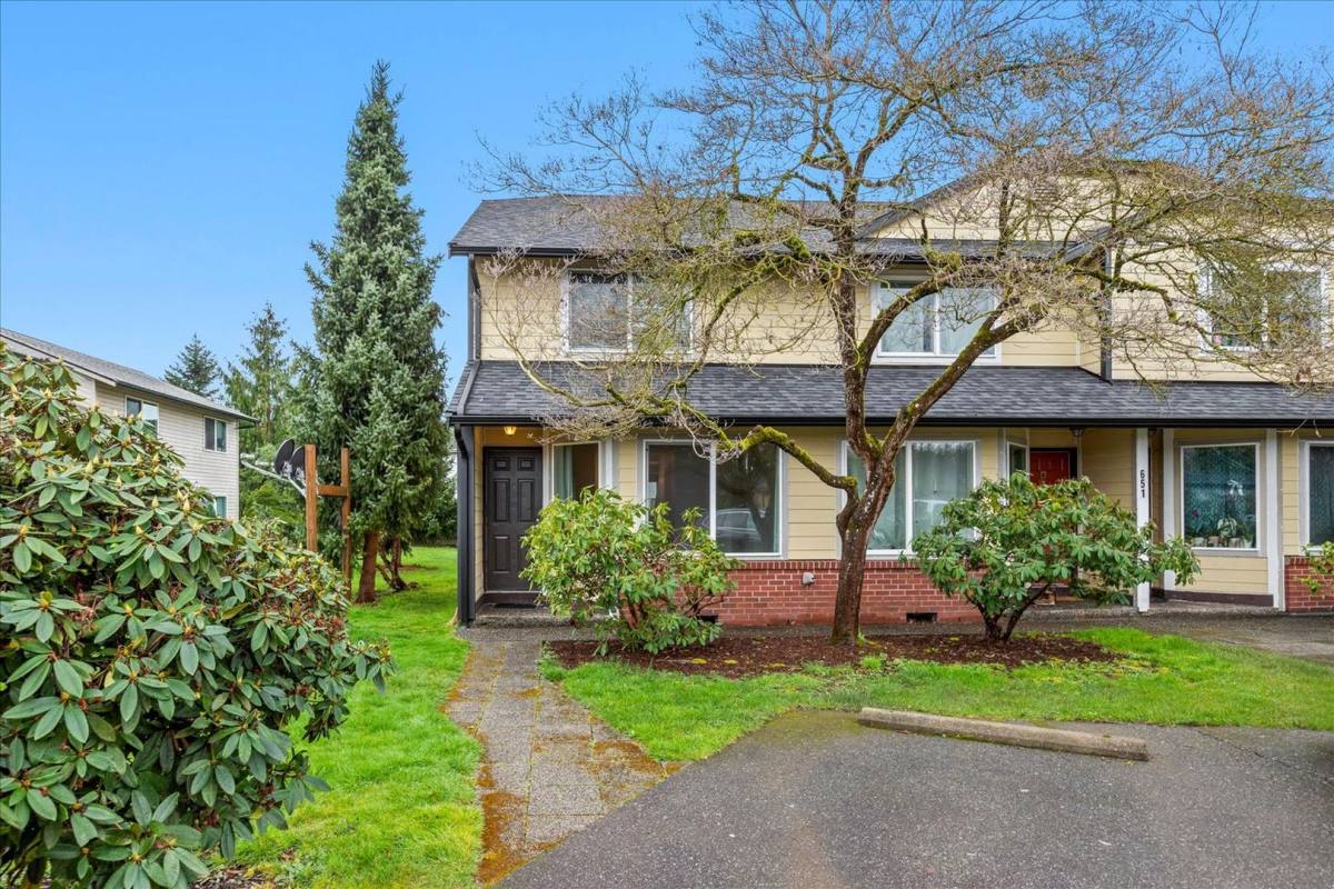Townhouse for rent at 651 N St, Monroe, WA 98272