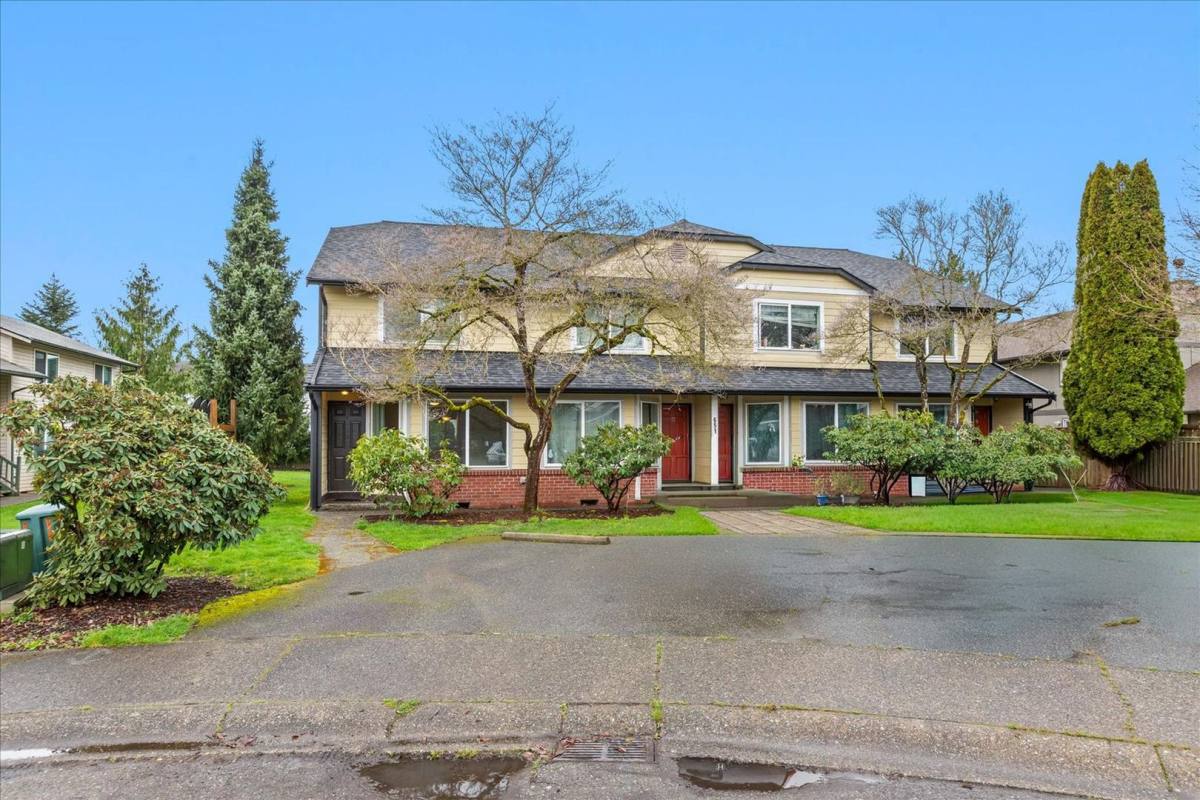 Townhouse for rent at 651 N St, Monroe, WA 98272