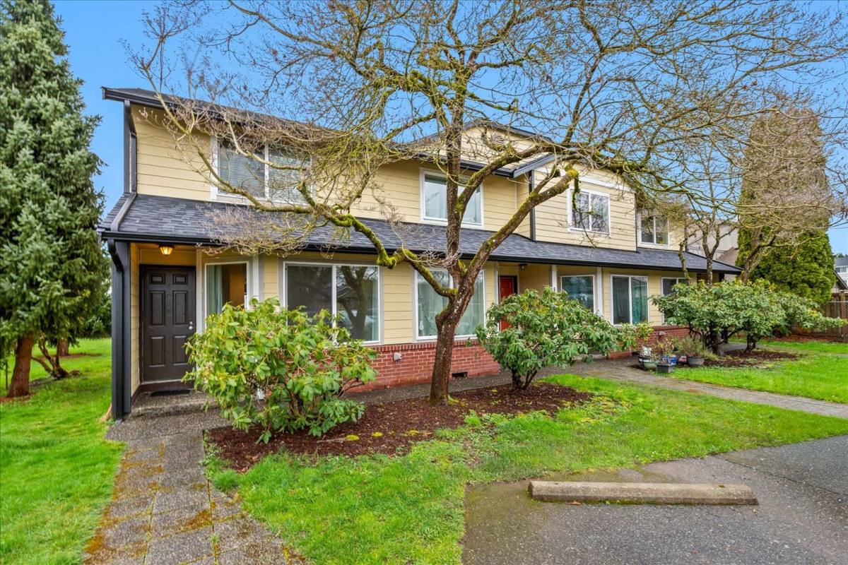 Townhouse for rent at 651 N St, Monroe, WA 98272