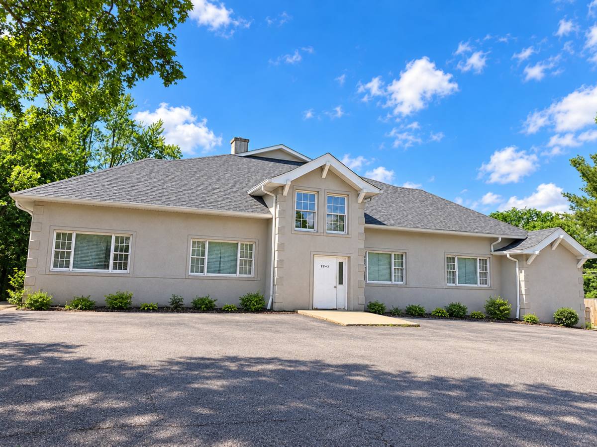 Apartment for rent at Twin Lakes, 2297 W Bloomfield Rd, Bloomington, IN 47403