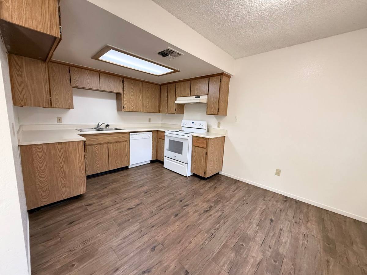 Apartment for rent at 5291 E Kings Canyon Rd, Fresno, CA 93727