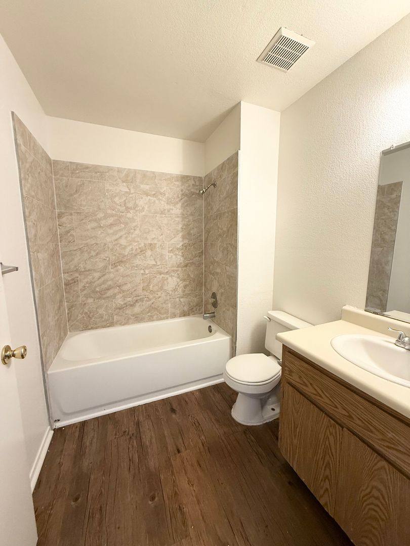 Apartment for rent at 5291 E Kings Canyon Rd, Fresno, CA 93727