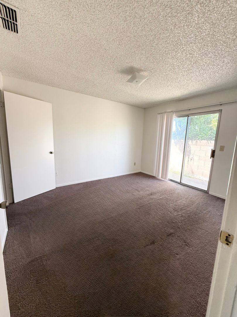 Apartment for rent at 5291 E Kings Canyon Rd, Fresno, CA 93727