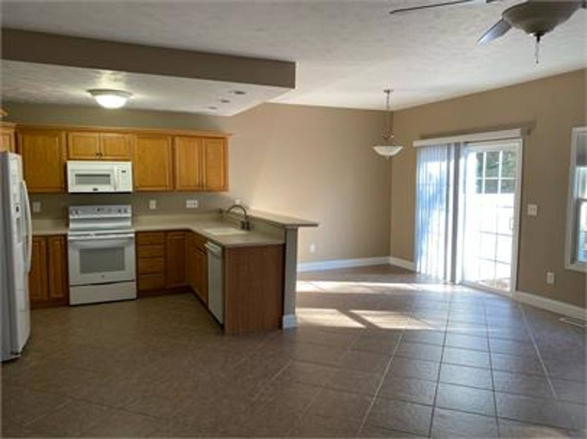 Apartment for rent at 100-114 Wintergreen Dr, Chatham, IL 62629